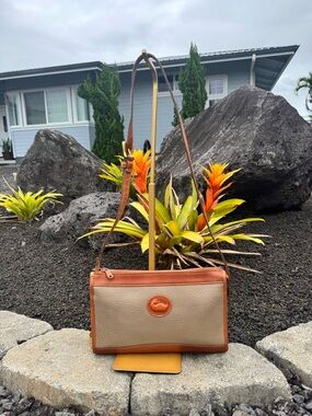 Dooney & Bourke All Weather Leather (AWL) Classic vintage crossbody with COA